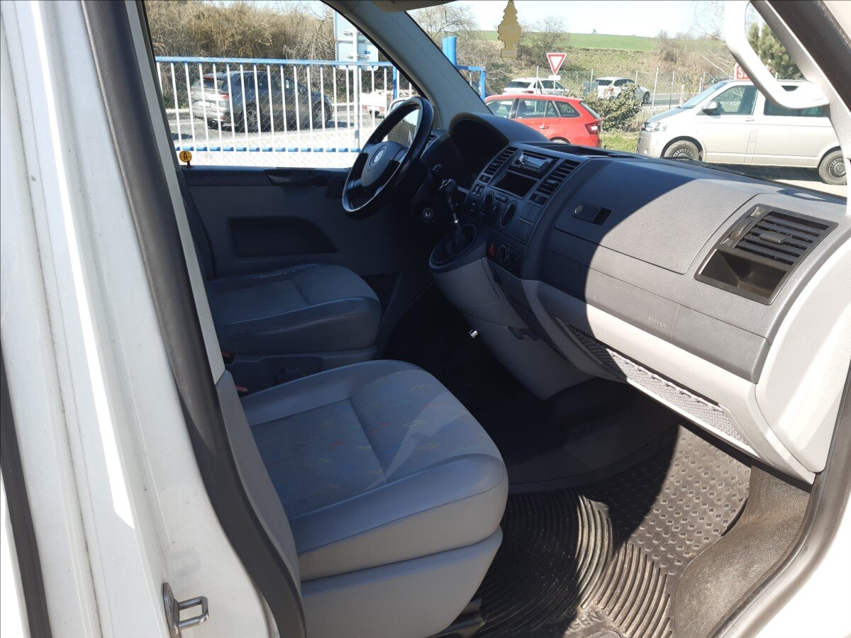 Volkswagen Transporter Skříň 2,5 l 128 kw
