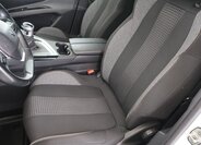 Peugeot 5008 SUV 1,2 l 96 kw