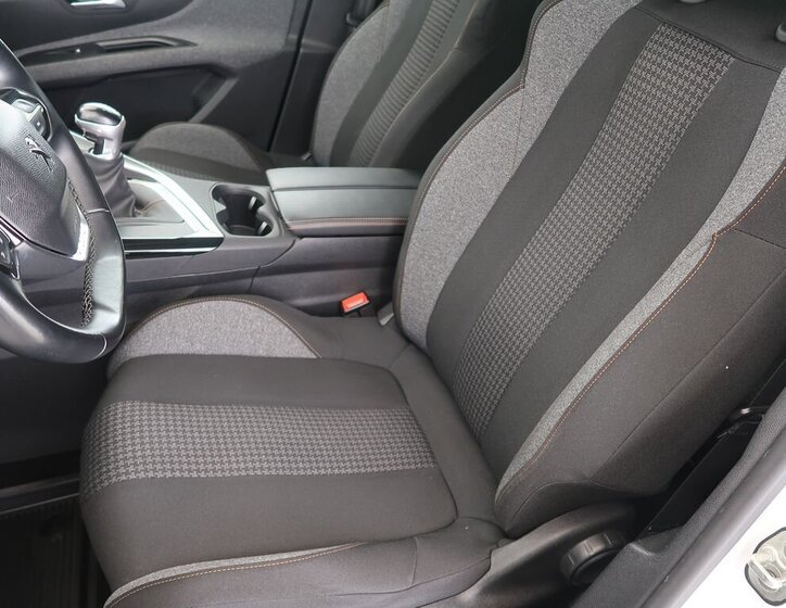 Peugeot 5008 SUV 1,2 l 96 kw