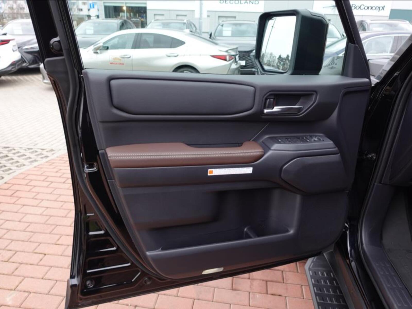 Toyota Land Cruiser 16