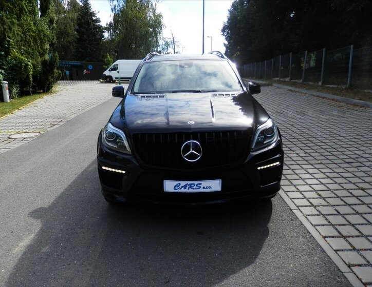 Mercedes-Benz GL SUV / Terénní 4,7 l 320 kw