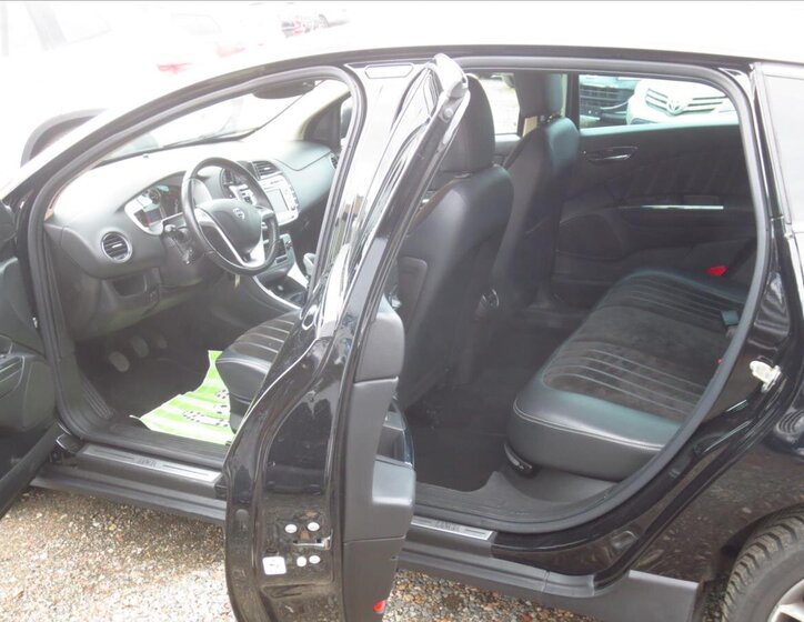 Lancia Delta Hatchback 1,4 l 88 kw