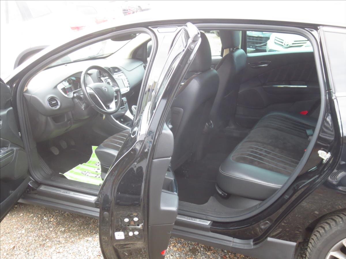 Lancia Delta Hatchback 1,4 l 88 kw