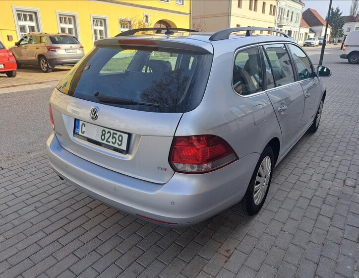 Volkswagen Golf Kombi 1,6 l 77 kw