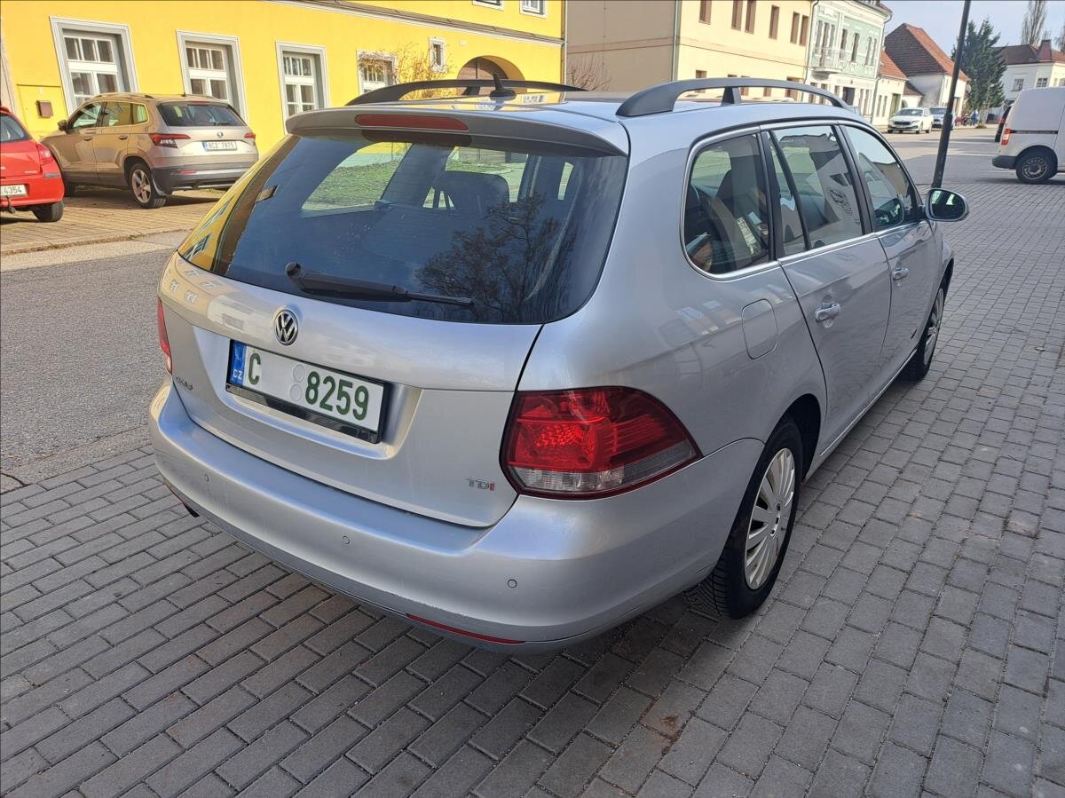 Volkswagen Golf Kombi 1,6 l 77 kw