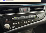 Lexus ES 300h Sedan / Limuzína 2,5 l 131 kw