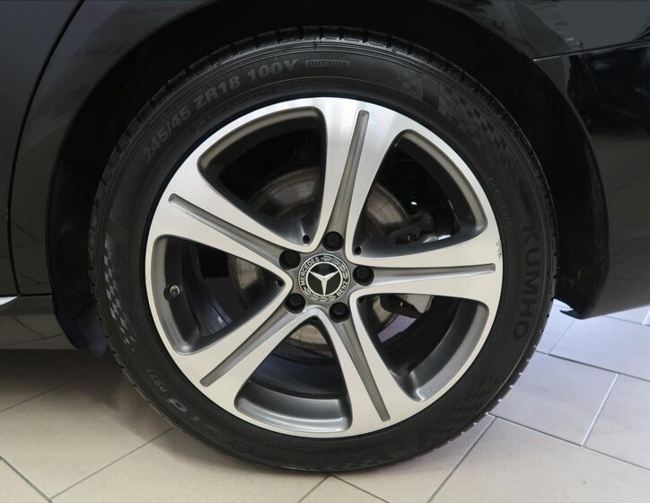 Mercedes-Benz Třídy E Kombi 2,0 l 143 kw