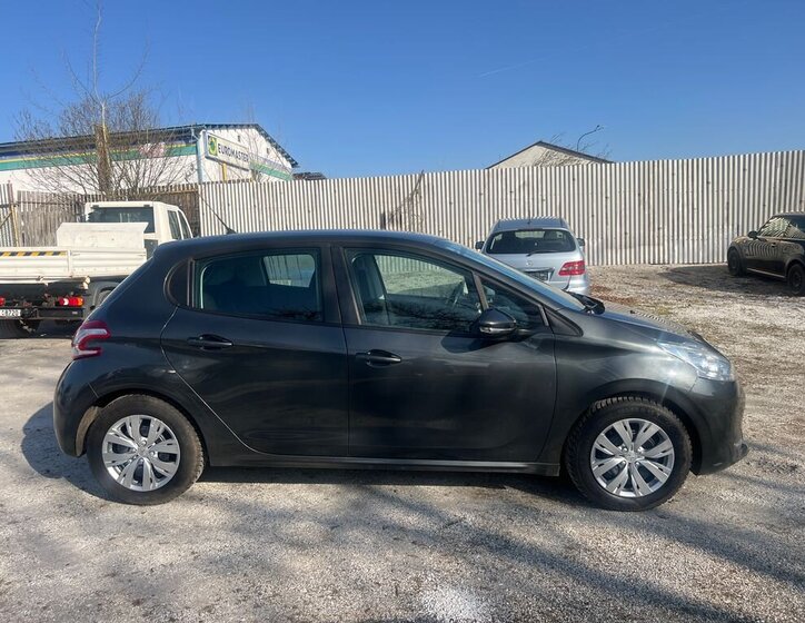 Peugeot 208 Hatchback 1,2 l 60 kw