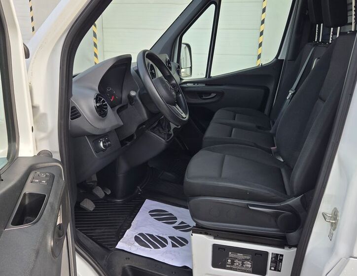 Mercedes-Benz Sprinter 9