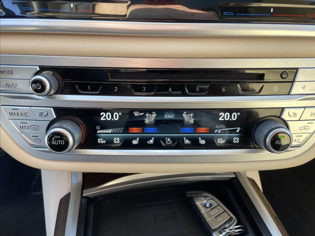 BMW Řada 7 Sedan 3,0 l 210 kw