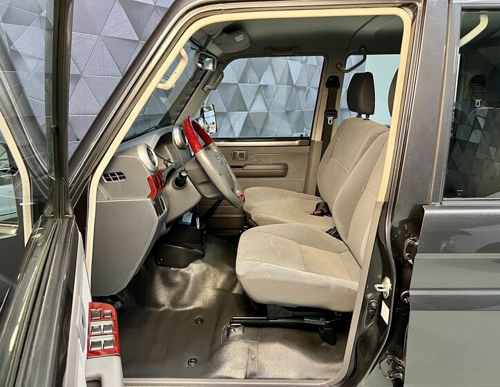 Toyota Land Cruiser 11