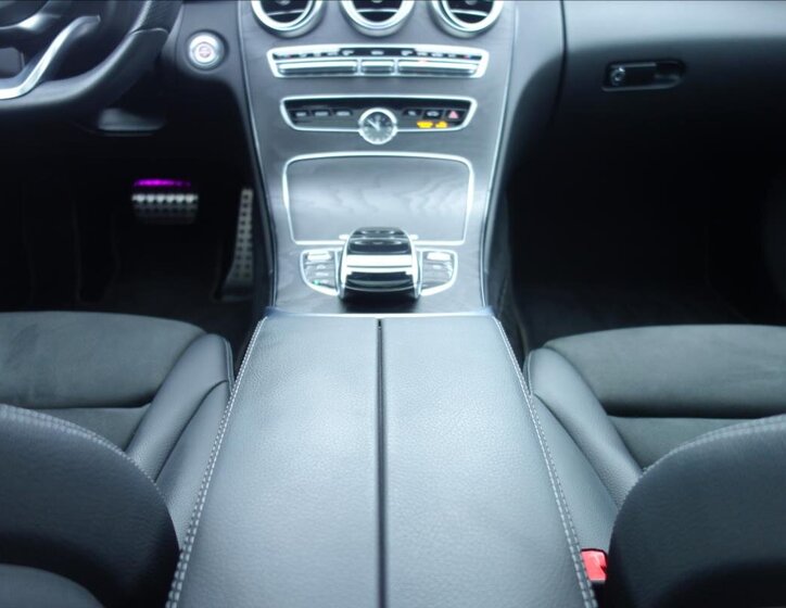 Mercedes-Benz Třídy C Sedan 2,0 l 143 kw