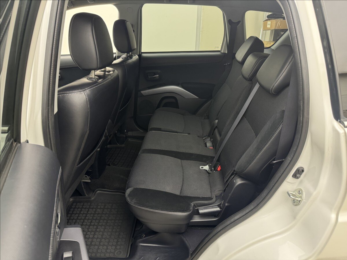 Mitsubishi Outlander SUV / Terénní 2,2 l 115 kw