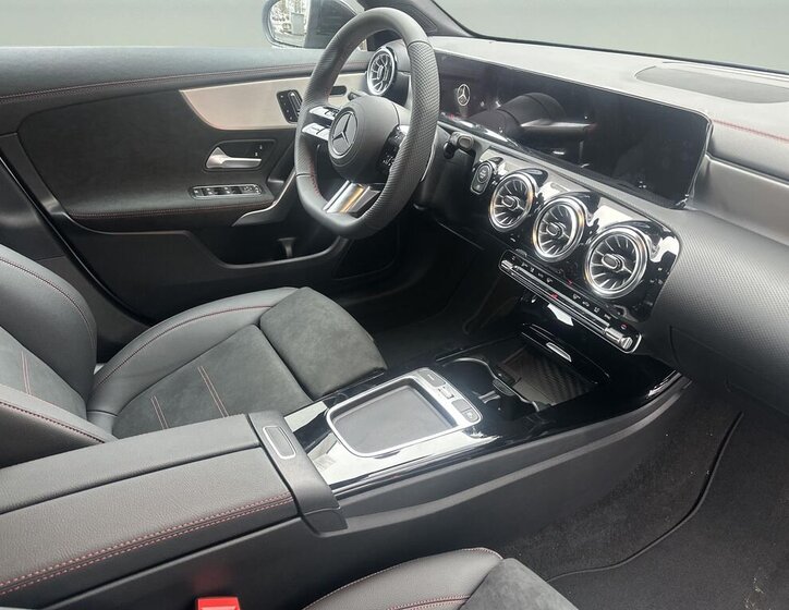 Mercedes-Benz CLA 12