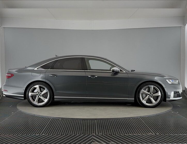 Audi S8 Sedan / Limuzína 4,0 l 420 kw