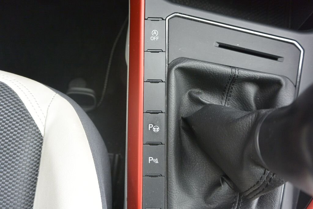 Volkswagen Polo Hatchback 999,0 70 kw