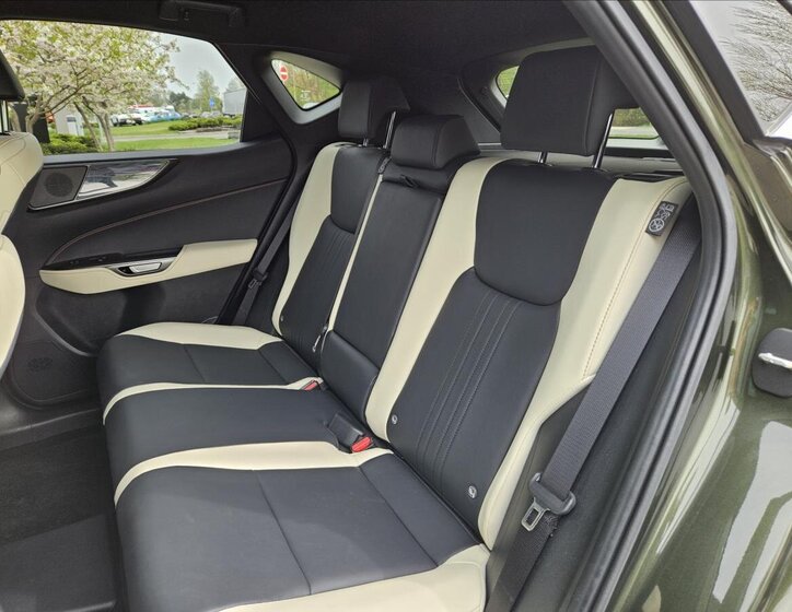 Lexus NX 450h plus SUV / Terénní 2,5 l 227 kw