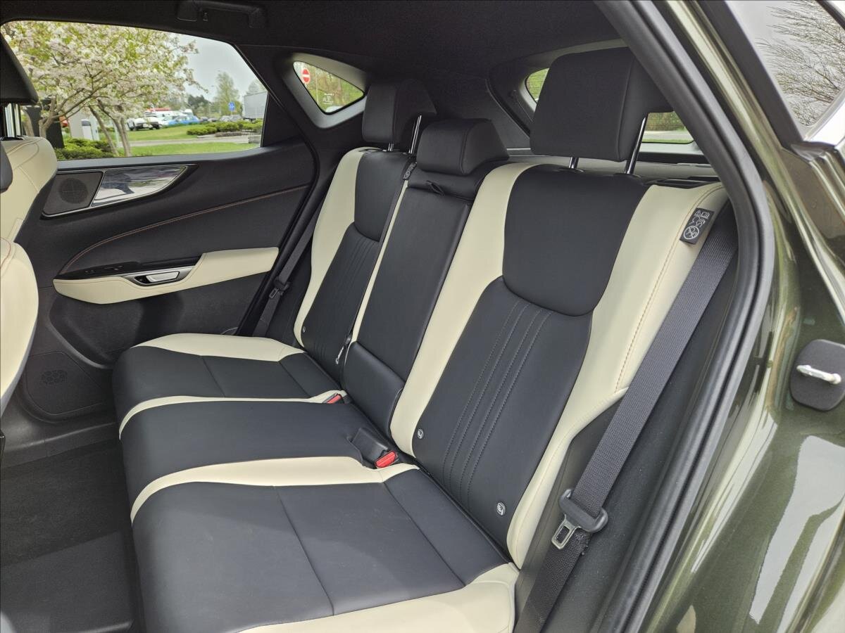 Lexus NX 450h plus SUV / Terénní 2,5 l 227 kw