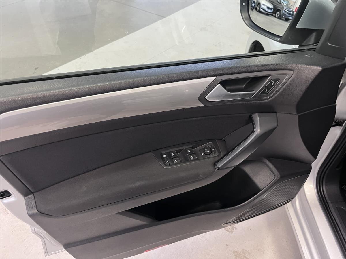 Volkswagen Touran Kombi 1,6 l 81 kw