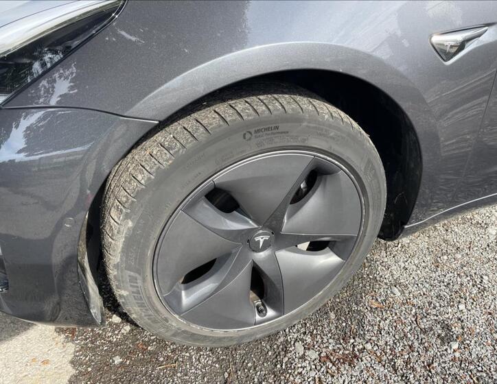Tesla Model 3 45