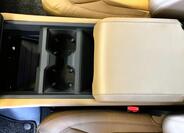 Land Rover Defender 28