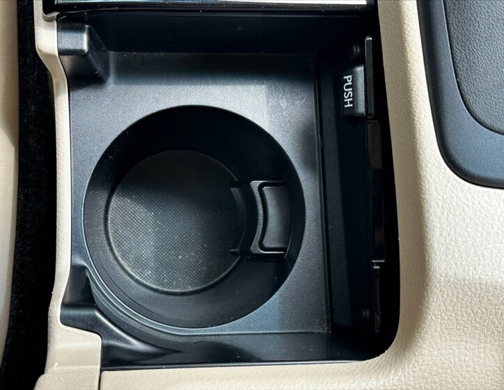 Lexus ES 300h Sedan / Limuzína 3,0 l 116 kw
