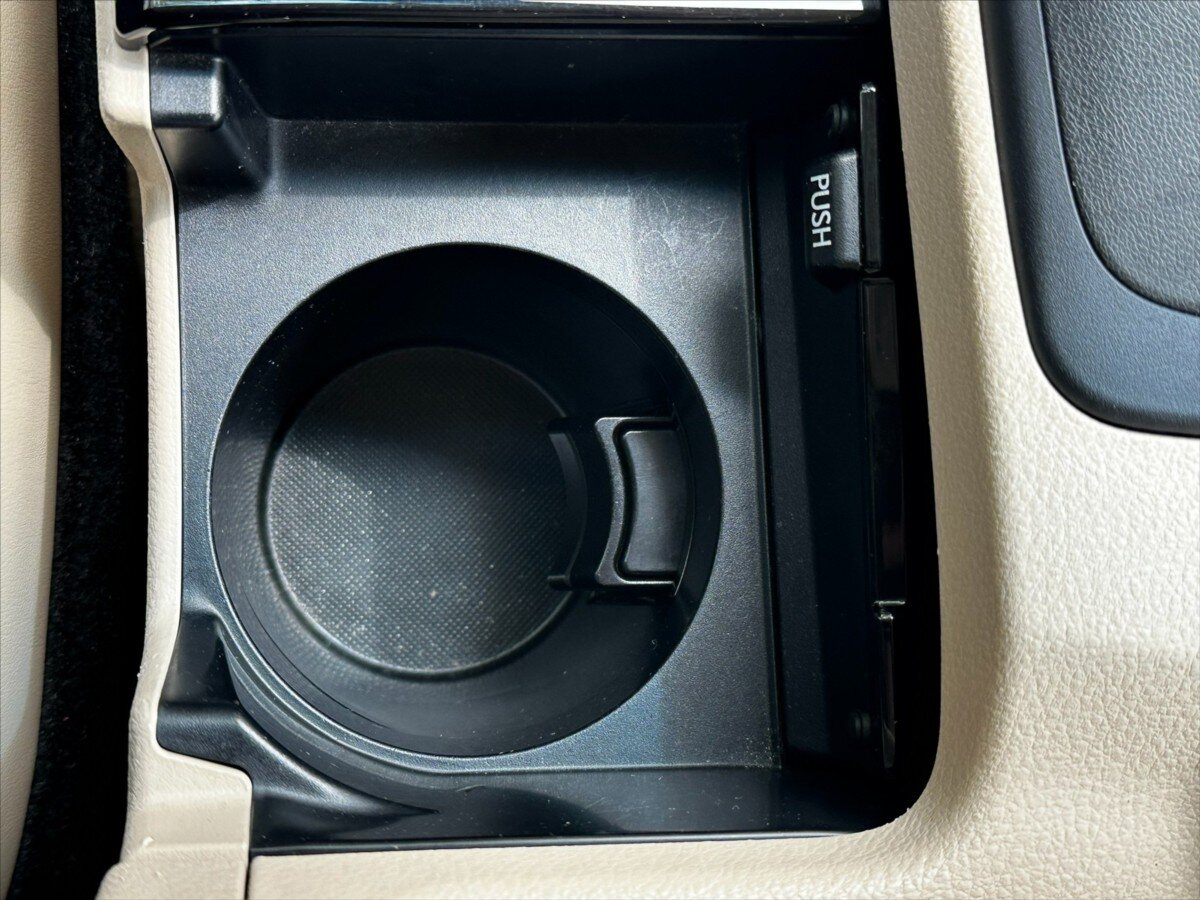 Lexus ES 300h Sedan / Limuzína 3,0 l 116 kw