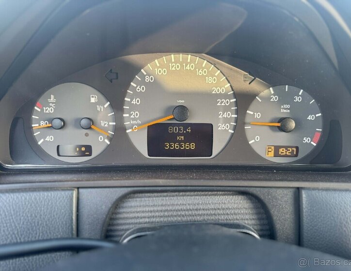 Mercedes-Benz Ostatní Sedan / Limuzína 0,0 145 kw
