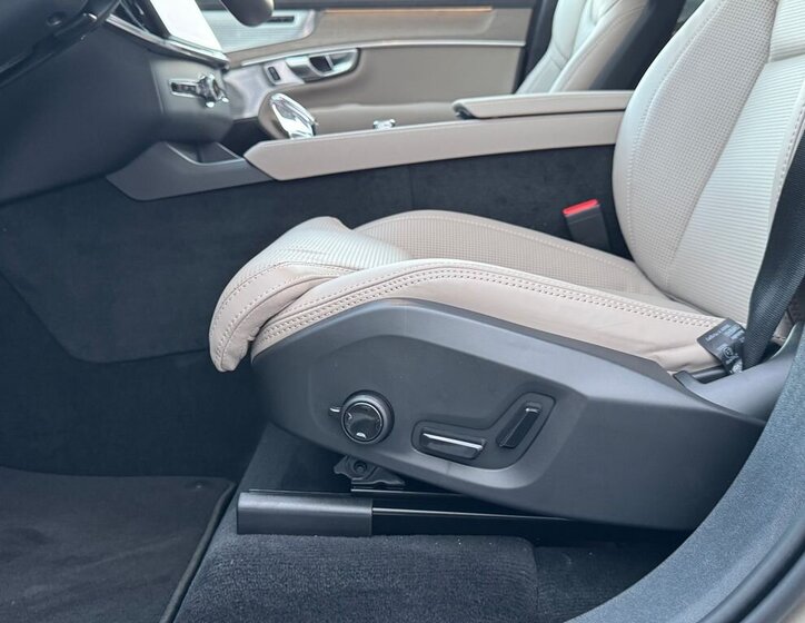 Volvo XC90 SUV / Terénní 2,0 l 335 kw