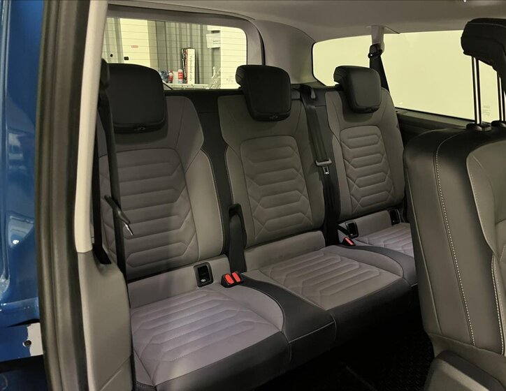 Volkswagen Caravelle 25