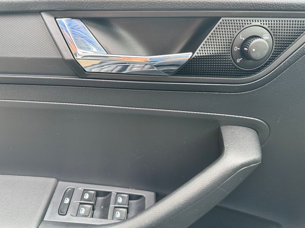 Škoda Rapid Hatchback 999,0 70 kw