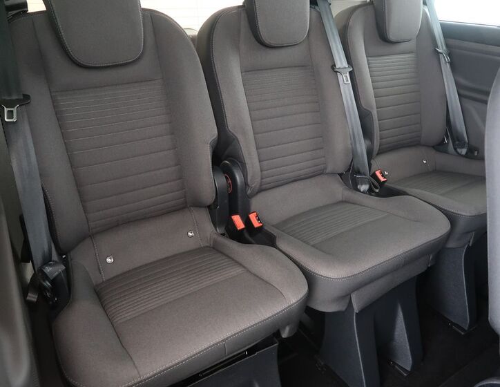 Ford Tourneo Custom 13