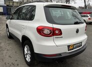 Volkswagen Tiguan 9