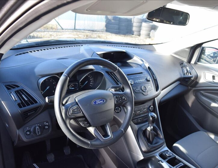 Ford Kuga SUV 1,5 l 88 kw
