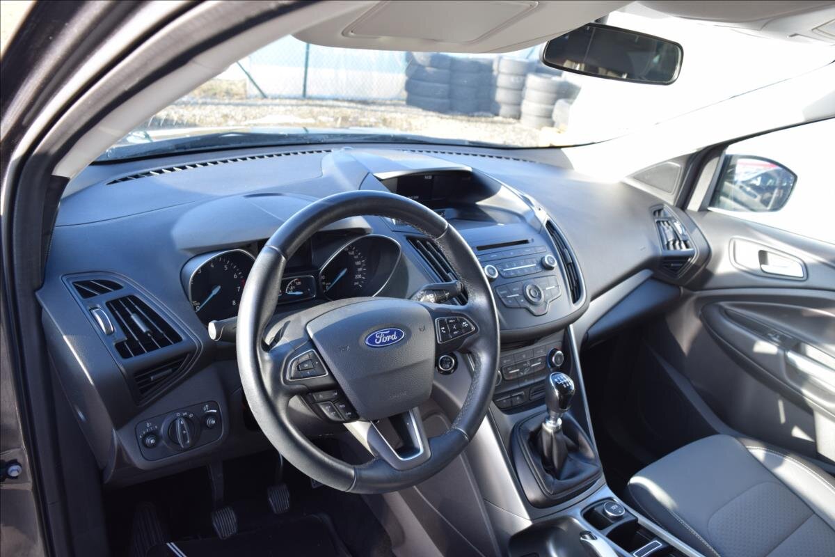Ford Kuga SUV 1,5 l 88 kw