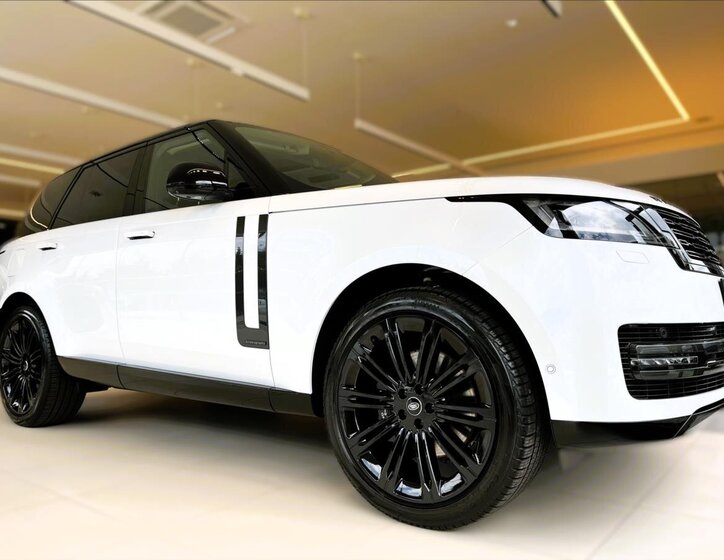 Land Rover Range Rover SUV 4,4 l 390 kw