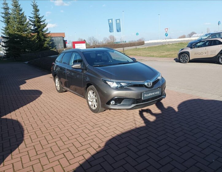 Toyota Auris Kombi 1,6 l 97 kw