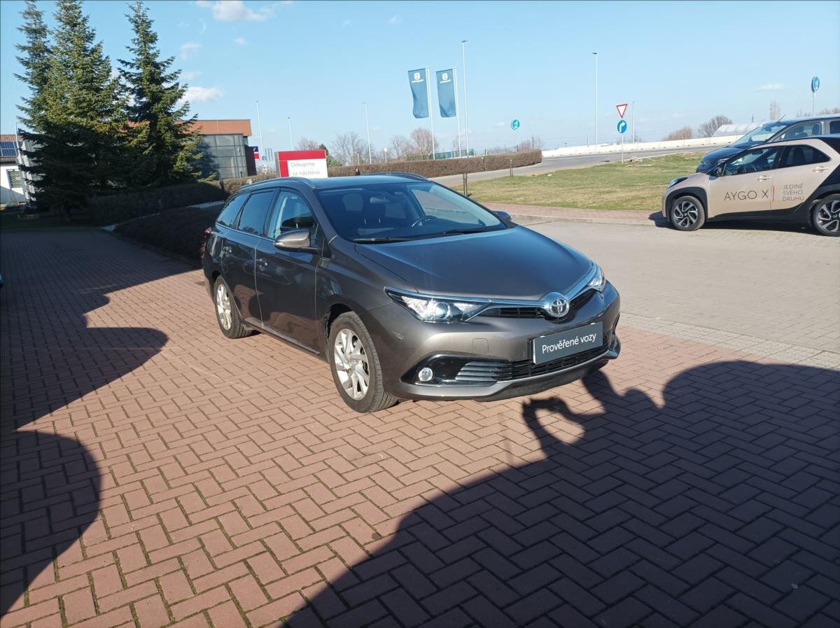 Toyota Auris Kombi 1,6 l 97 kw