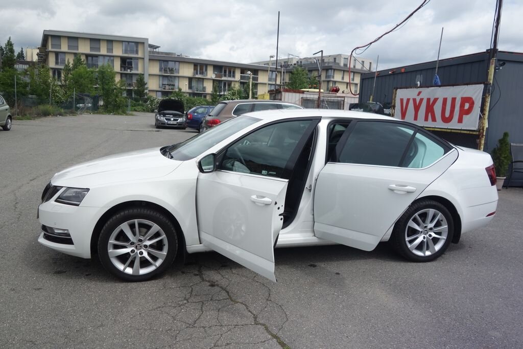 Škoda Octavia Sedan / Limuzína 2,0 l 110 kw