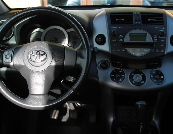 Toyota RAV4 8