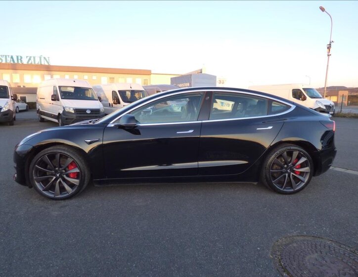 Tesla Model 3 6