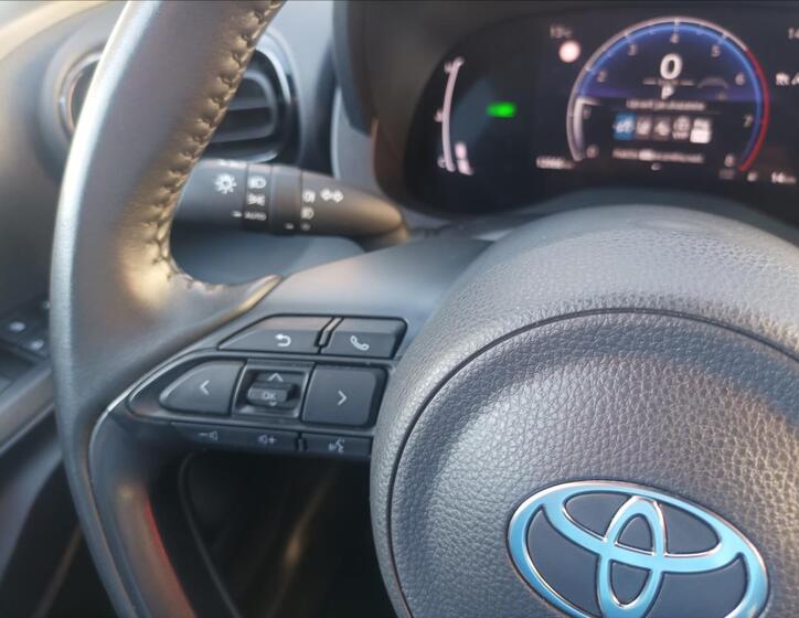 Toyota Yaris Cross 12
