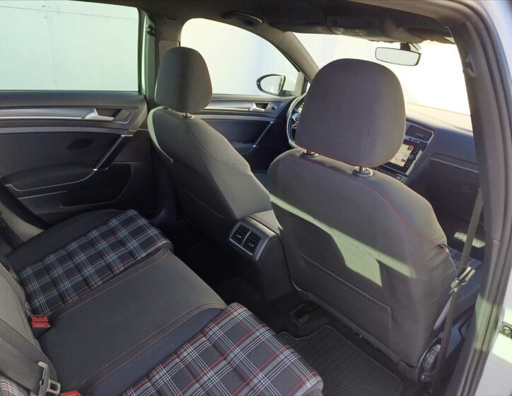 Volkswagen Golf Hatchback 2,0 l 180 kw