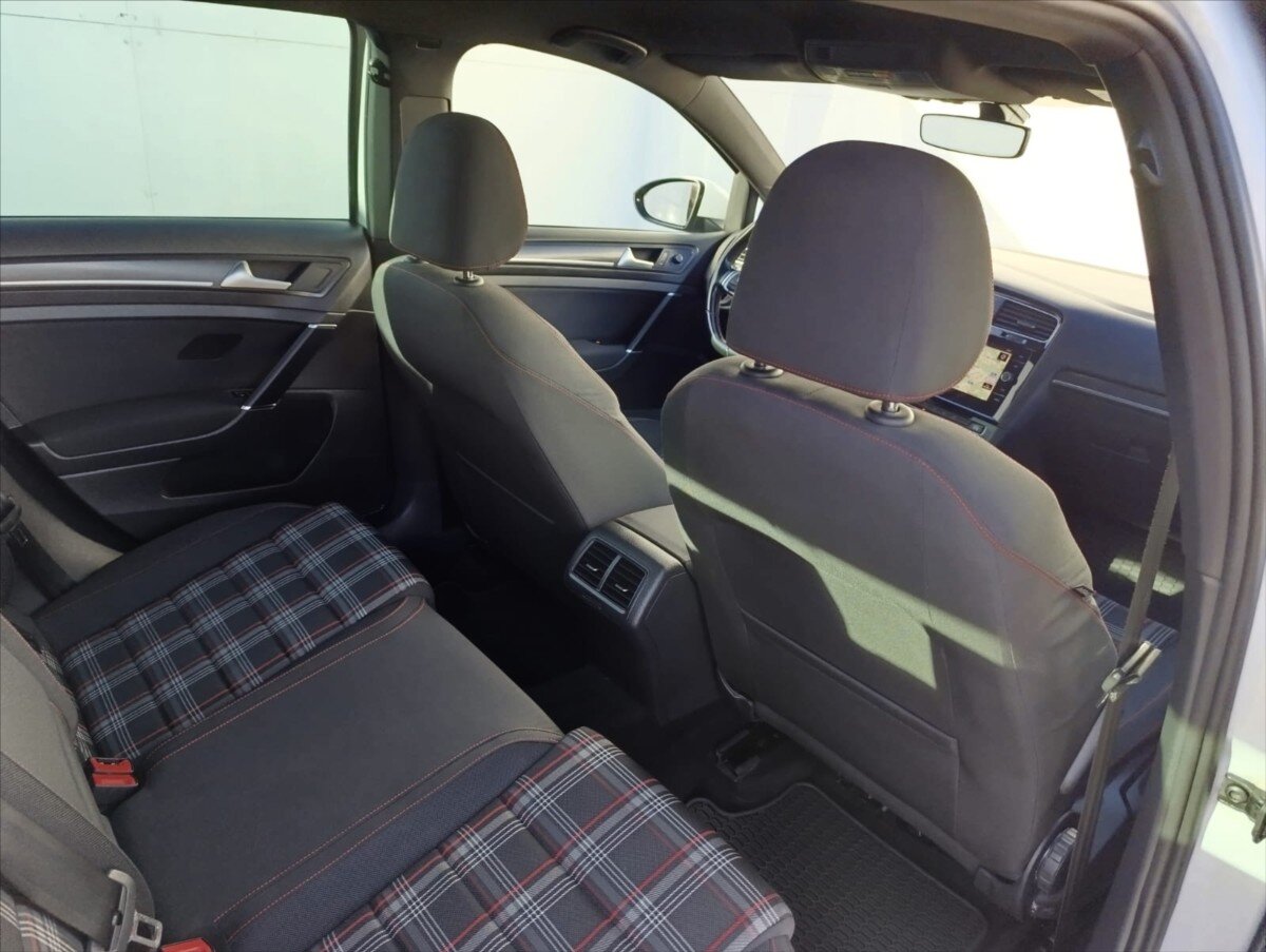 Volkswagen Golf Hatchback 2,0 l 180 kw