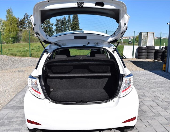 Toyota Yaris Hatchback 998,0 51 kw