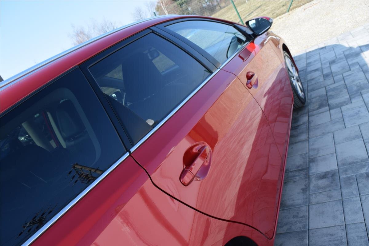 Toyota Auris Kombi 1,2 l 85 kw