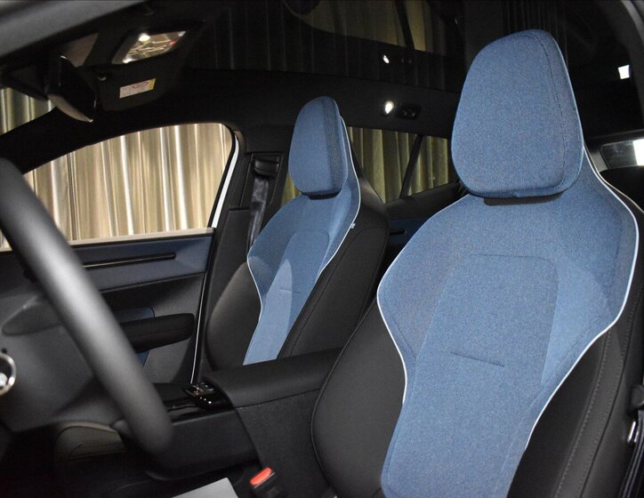 Volvo EX30 SUV / Terénní 0,0 200 kw