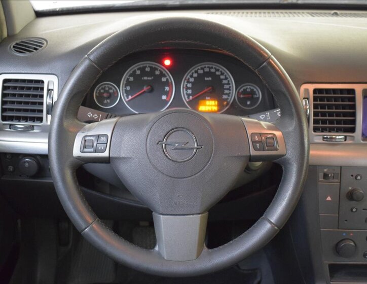 Opel Vectra Liftback 1,8 l 103 kw