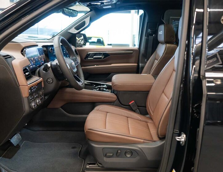 Chevrolet Suburban SUV 6,2 l 313 kw