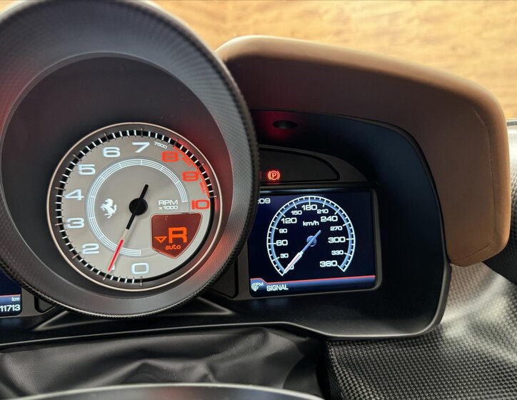 Ferrari F8 Kabriolet 3,9 l 530 kw